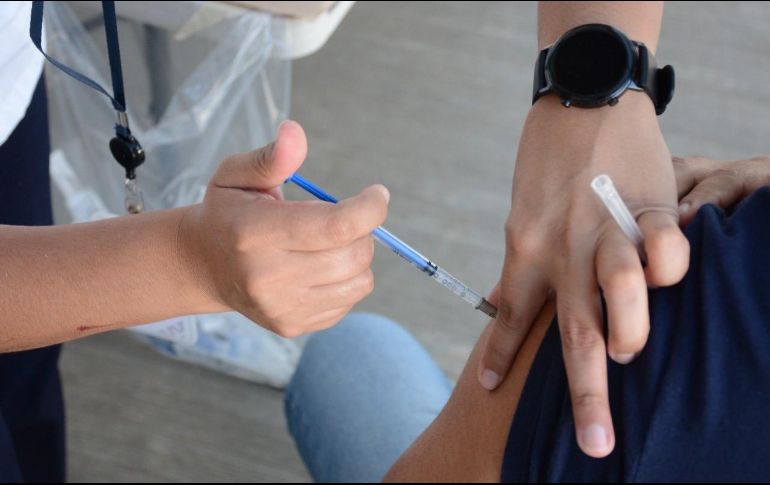 Desde el lunes se administrarán vacunas contra COVID-19 e influenza en las unidades médicas a lo largo del país.ESPECIAL / Secretaría de Salud de México