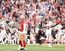 El pateador novato Jake Moody falló el gol de campo del triunfo. AFP