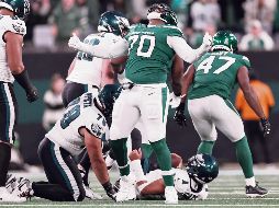 La defensiva de los Jets forzó cuatro entregas de balón de los Eagles, entre ellas tres intercepciones a Jalen Hurts. AFP