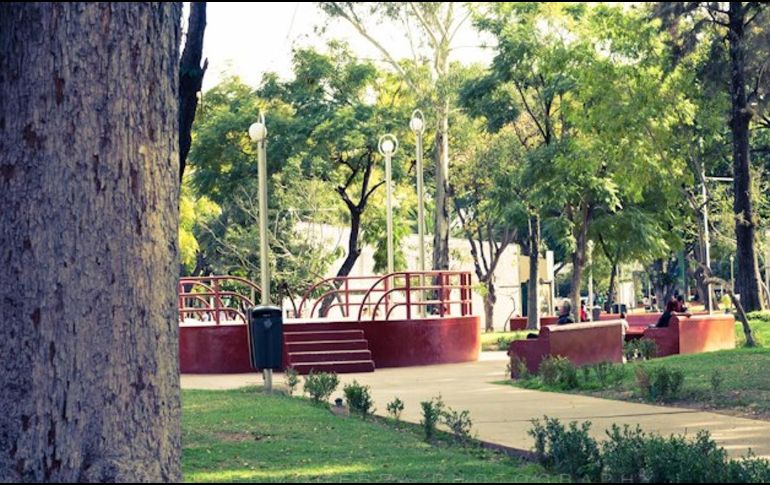 En este parque, que se ubica entre las avenidas Federalismo y Juárez operan alrededor de mil 600 comerciantes. ESPECIAL