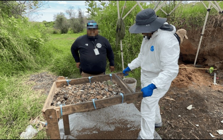La Fiscalía de Jalisco confirmó esta tarde que oficialmente ya inició el procesamiento del predio de Tlaquepaque donde Madres Buscadoras localizaron un crematorio clandestino. ESPECIAL/ Fiscalía