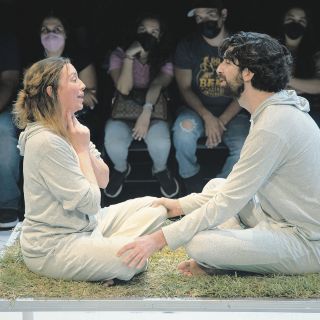 ¿Tener hijos o no tenerlos? He ahí el dilema de “Pulmones”