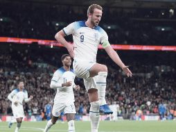 Harry Kane marcó dos goles para asegurar el pase a la Euro de los ingleses. EFE