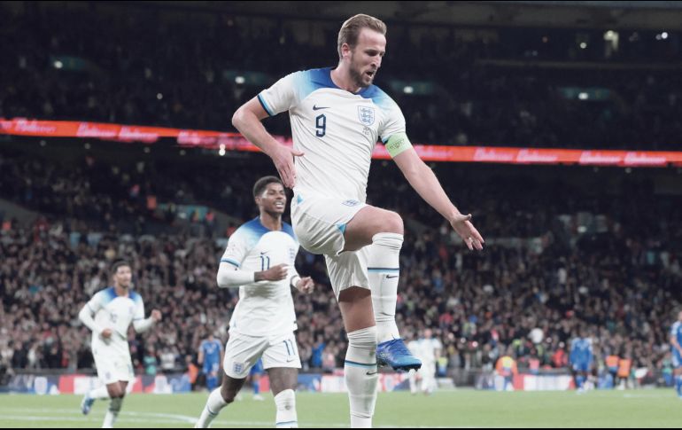 Harry Kane marcó dos goles para asegurar el pase a la Euro de los ingleses. EFE