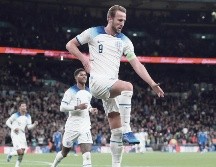 Harry Kane marcó dos goles para asegurar el pase a la Euro de los ingleses. EFE