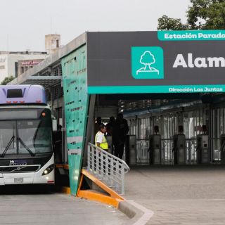 Suman 15 nuevas unidades al Macrobús para reducir saturación de pasajeros