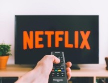Usuarios en Reddit han reportado que en sus dispositivos aparece un mensaje de incompatibilidad, por lo que próximamente, en algunas pantallas dejarán de funcionar Netflix. Unsplash.