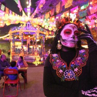 Celebra el Día de Muertos en Val'Quirico, el Pueblo Medieval de México