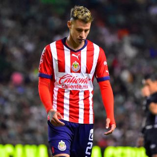 Aficionados de Chivas le piden a Alexis Vega y Chicote Calderón irse del club (VIDEO)