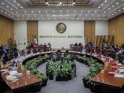 Al votarse mayoritariamente en contra, la consejera presidenta del INE, Guadalupe Taddei señaló que ya no habrían votación en lo particular y el proyecto quedaba rechazado. SUN/  G. Pano.