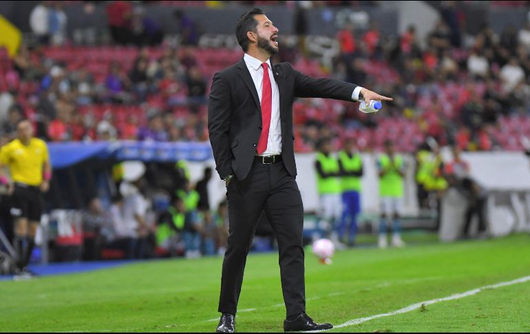 Benjamín Mora hizo caso omiso, tanto a lo que expresó la afición en la tribuna con el grito al unísono de “fuera Mora, fuera Mora”. IMAGO7