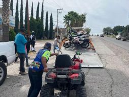 En Encarnación de Díaz, agentes de la policía vial retiraron 25 motocicletas, dos vehículos y elaboraron 41 folios, Mientras el Teocaltiche fueron 13 motos, un automóvil y 50 cédulas infracción. ESPECIAL
