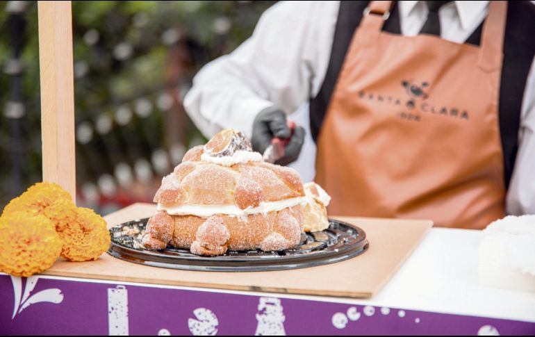Pan de Muerto. Esta delicia se puede acompañar con una taza con chocolate. ESPECIAL