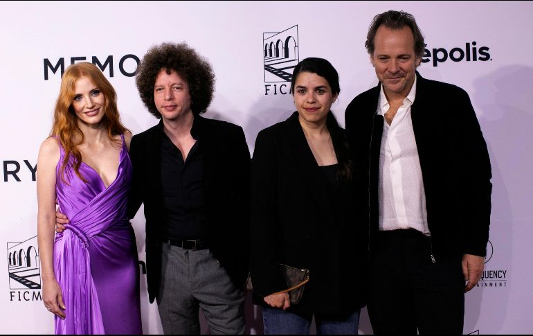 Jessica Chastain, Michel Franco, Eréndira Núñez y Peter Sarsgaard posan durante la alfombra roja de la película 