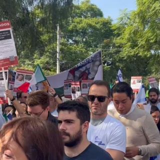Decenas de personas protestan en la embajada de Israel en México