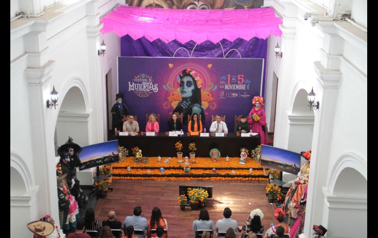 En rueda de prensa, la presidenta de San Pedro Tlaquepaque, Citlalli Amaya, acompañada distintas autoridades municipales, presentó el programa de actividades de este festival, que se llevará a cabo del 1 al 5 de noviembre próximos. CORTESÍA / Gobierno de Tlaquepaque