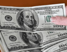 El peso mexicano se cotiza en los mercados internacionales alrededor de los 18.17 pesos por dólar. AP/ ARCHIVO