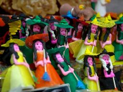 Cada 31 de octubre, niñas y niños se visten de criaturas terroríficas para pedir dulces. En tanto, los adultos realizan fiestas de disfraces donde no pueden faltar fantasmas, diablos, vampiros y brujas. NTX / ARCHIVO