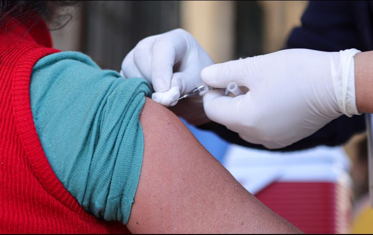 López Obrador explicó que la meta para esta vacuna invernal es colocar 35.2 millones de dosis contra influenza y 19.4 millones de dosis para Covid-19. EL INFORMADOR / ARCHIVO