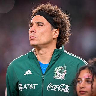 Álvaro Morales furioso con Guillermo Ochoa