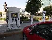 La opción más viable para poder recargar la batería del carro eléctrico es en casa. EL INFORMADOR / ARCHIVO