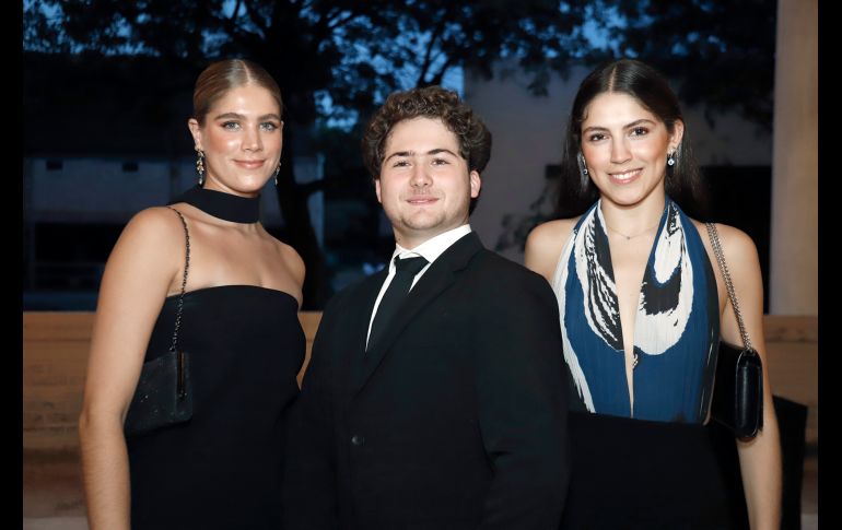 Viviana Gómez, Juan Pedro Luna y Carolina Corona. GENTE BIEN JALISCO/ Claudio Jimeno