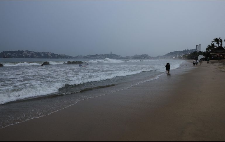 Oleaje en una playa de Acapulco antes del impact del huracán 