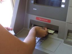 Además de que las transferencias son muy cómodas para evitar filas, también lo son por poder realizarlas los 365 días del año, las 24 horas del día. EL INFORMADOR / ARCHIVO