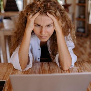 ¿Trabajas enfermo? Estos trastornos mentales son causados por el trabajo