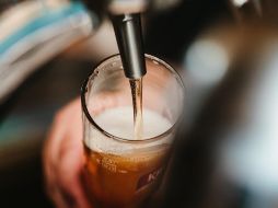 Hay alimentos que se deben evitar junto al alcohol. Unsplash