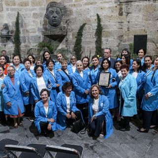 Las “damas de la bata azul” cumplen 75 años de labor altruista en el Hospital Civil