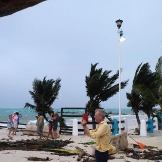 Tras devastador paso de Otis, Huracán Pilar amenaza las costas del Pacífico sur