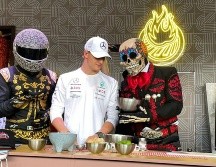 El de Mercedes estuvo aproximadamente 15 minutos preparando el platillo para finalmente degustarlo. CORTESÍA / Red Bull Content Pool