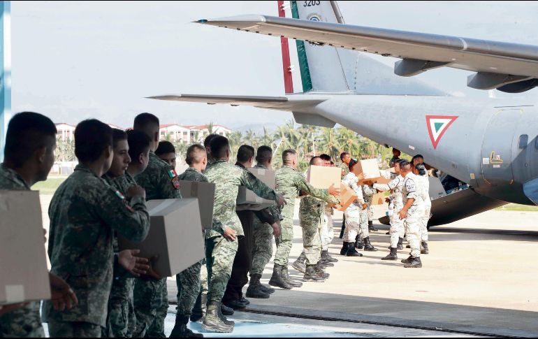 La Secretaría de la Defensa Nacional activó un puente aéreo para el traslado de ayuda humanitaria para los damnificados. EL UNIVERSAL