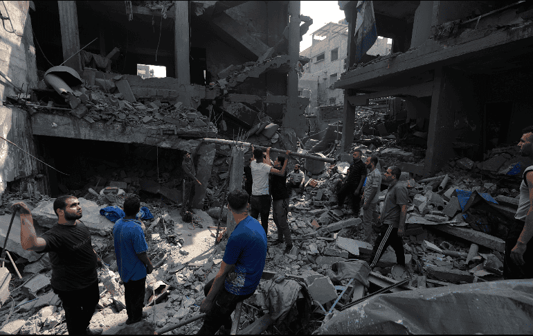 Un total de 7 mil 703 personas han muerto en Gaza y 18 mil 967 han resultado heridas. EFE/ M. Saber