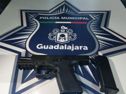 Tras asegurar la pistola, en el lugar encontraron cinco casquillos percutidos aparentemente calibre 9 milímetros. ESPECIAL/ Policía de Guadalajara