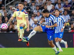 Jonathan Rodríguez anotó a los minutos 2 y 21 en la victoria del América, que se afianza en la punta de la Liga MX. EFE/M. Sierra