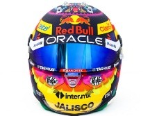 El casco que se subastará será el que se diseñó especialmente para el Gran Premio de México. CORTESÍA / Red Bull Content Pool