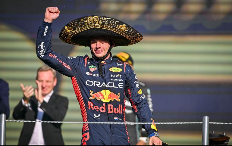 Max Verstappen se lleva el trofeo a casa en el Gran Premio de México. IMAGO7