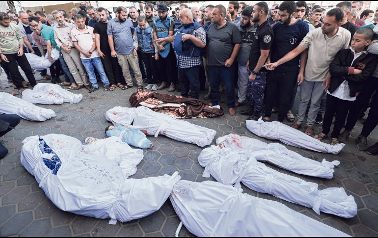 En distintos enclaves se han visto cuerpos de niños fallecidos en este conflicto. AFP
