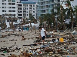 ''Tenemos que organizarnos para que se tengan cubiertas las necesidades básicas en Acapulco'' expresó López Obrador. SUN