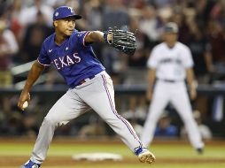 Los Rangers obtuvieron ventaja en el Clásico de Otoño por dos juegos a uno (2-1). EFE/ J. MABANGLO.