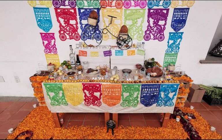 Se acerca el festejo del Día de Muertos que se celebra cada 2 de noviembre, por lo que las personas ya comienzan a preparar su altar para colocar las ofrendas y honrar a sus difuntos. SUN / ARCHIVO