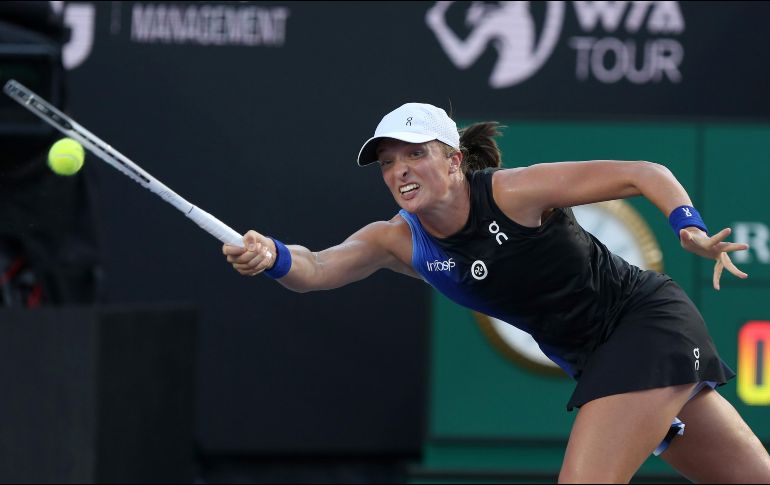 Iga Swiatek tuvo un gran debut en las WTA Finals. EFE/ A. Cupul.