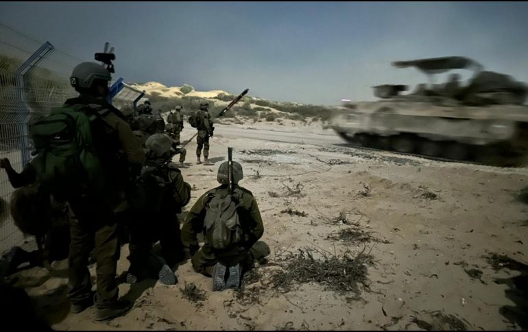Varios soldados israelíes durante la invasión terrestre en la franja de Gaza. EFE/ Fuerzas de Defensa de Israel