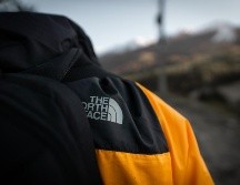 Una de las marcas más reconocidas en este tipo de prendas es nada más y nada menos que North Face, la cual suelen utilizarse en países donde llega a nevar como Estados Unidos y Canadá. Unsplash