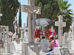 Desde este día y el 2 de noviembre, son jornadas en las que los panteones se inundan de gente para visitar y recordar a los seres queridos. El INFORMADOR / ARCHIVO
