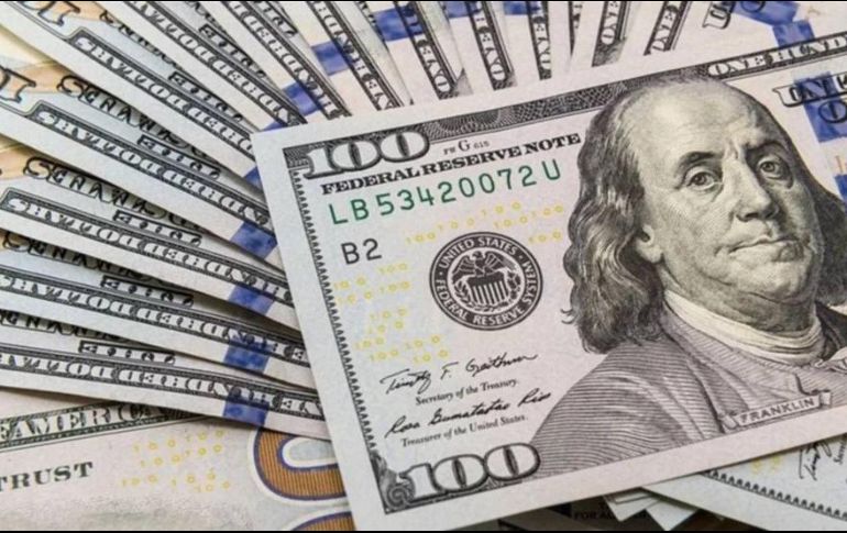 El peso mexicano se cotiza en los mercados internacionales alrededor de los 17.99 pesos. AP/ ARCHIVO