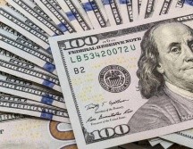 El peso mexicano se cotiza en los mercados internacionales alrededor de los 17.99 pesos. AP/ ARCHIVO