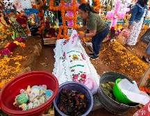 Mañana es 2 de noviembre, Día de Muertos. Una celebración arraigada en México que invita a las familias a visitar los panteones del país y rendir tributo a los difuntos. SUN / ARCHIVO